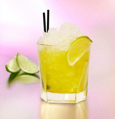 cocktail à la cachaça, vanille, kiwi et citron vert