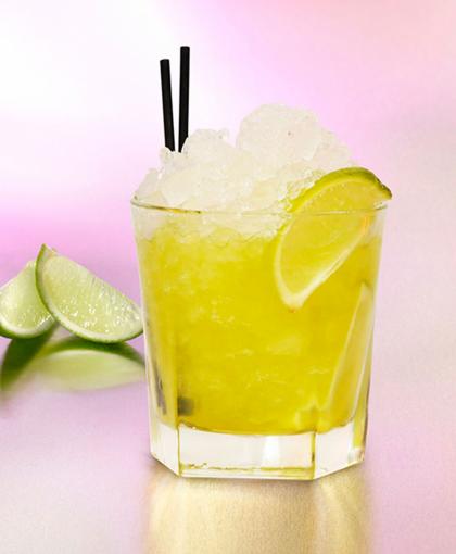 cocktail à la cachaça, vanille, kiwi et citron vert